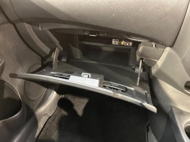 ノート Ｘ　衝突軽減ブレーキ　ＳＤナビ　ＥＴＣ車載器　ドラレコ　アイドリングストップ　インテリジェントキー　エアコン　車線逸脱警報　電動格納ミラー　プライバシーガラス　ブラックインテリア　ワンオーナー　禁煙車（33枚目）