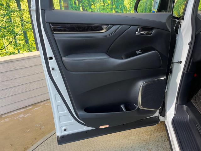 アルファード ２．５Ｓ　Ｃパッケージ　モデリスタエアロ　ツインサンルーフ　純正９型ディスプレイ　フリップダウン　デジタルミラー　ブラインドスポットモニター　両側電動ドア　パワーバックドア　３眼ＬＥＤ　純正１８アルミ　ワンオーナー　禁煙車（49枚目）