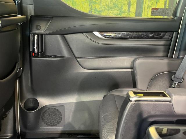 アルファード ２．５Ｓ　Ｃパッケージ　モデリスタエアロ　ツインサンルーフ　純正９型ディスプレイ　フリップダウン　デジタルミラー　ブラインドスポットモニター　両側電動ドア　パワーバックドア　３眼ＬＥＤ　純正１８アルミ　ワンオーナー　禁煙車（52枚目）