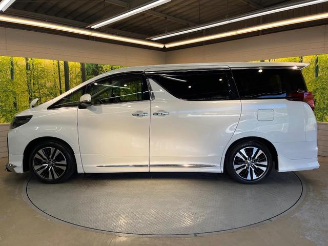 アルファード ２．５Ｓ　Ｃパッケージ　モデリスタエアロ　ツインサンルーフ　純正９型ディスプレイ　フリップダウン　デジタルミラー　ブラインドスポットモニター　両側電動ドア　パワーバックドア　３眼ＬＥＤ　純正１８アルミ　ワンオーナー　禁煙車（64枚目）