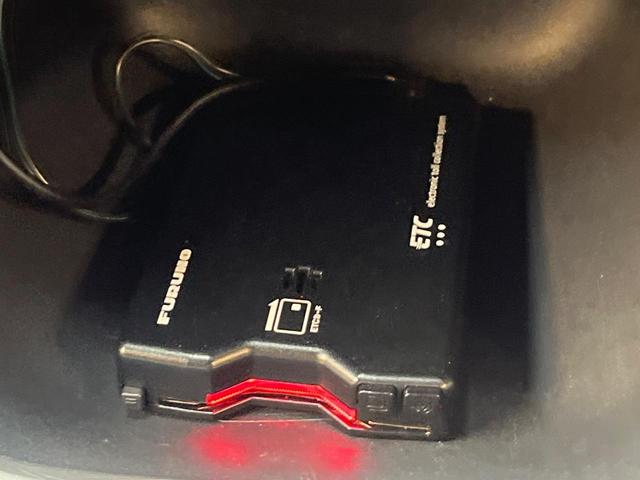 ヤリスクロス G セーフティセンス LEDヘッド 純正8型ディスプレイオーディオ ナビキット付き 全周囲カメラ レーダークルーズ スマートキー オートハイビーム 純正16アルミ 革巻きステリング ステアリングスイッチ(27枚目)