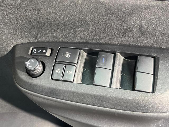 ヤリスクロス G セーフティセンス LEDヘッド 純正8型ディスプレイオーディオ ナビキット付き 全周囲カメラ レーダークルーズ スマートキー オートハイビーム 純正16アルミ 革巻きステリング ステアリングスイッチ(34枚目)