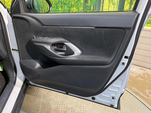 ヤリスクロス G セーフティセンス LEDヘッド 純正8型ディスプレイオーディオ ナビキット付き 全周囲カメラ レーダークルーズ スマートキー オートハイビーム 純正16アルミ 革巻きステリング ステアリングスイッチ(37枚目)