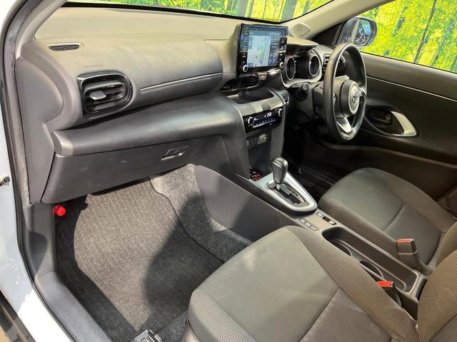 ヤリスクロス G セーフティセンス LEDヘッド 純正8型ディスプレイオーディオ ナビキット付き 全周囲カメラ レーダークルーズ スマートキー オートハイビーム 純正16アルミ 革巻きステリング ステアリングスイッチ(43枚目)