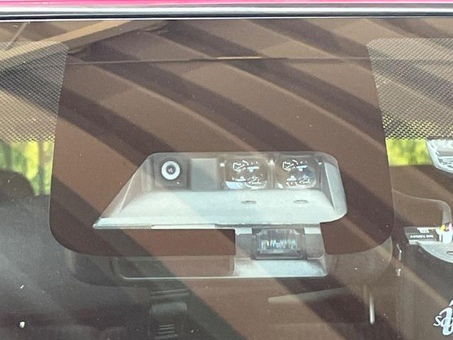 ヴィッツ ジュエラ　セーフティセンス　オプションＬＥＤ　９型ナビ　バックカメラ　クリアランスソナー　スマートキー　ドラレコ　Ｂｌｕｅｔｏｏｔｈ　オプション純正１５アルミ　ステアリングスイッチ　ワンオーナー　禁煙車（5枚目）