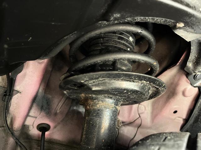 ヴィッツ ジュエラ　セーフティセンス　オプションＬＥＤ　９型ナビ　バックカメラ　クリアランスソナー　スマートキー　ドラレコ　Ｂｌｕｅｔｏｏｔｈ　オプション純正１５アルミ　ステアリングスイッチ　ワンオーナー　禁煙車（20枚目）