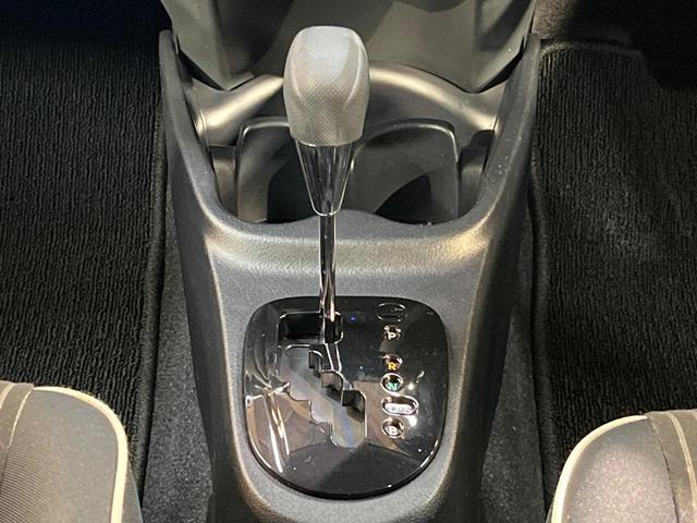 ヴィッツ ジュエラ　セーフティセンス　オプションＬＥＤ　９型ナビ　バックカメラ　クリアランスソナー　スマートキー　ドラレコ　Ｂｌｕｅｔｏｏｔｈ　オプション純正１５アルミ　ステアリングスイッチ　ワンオーナー　禁煙車（21枚目）