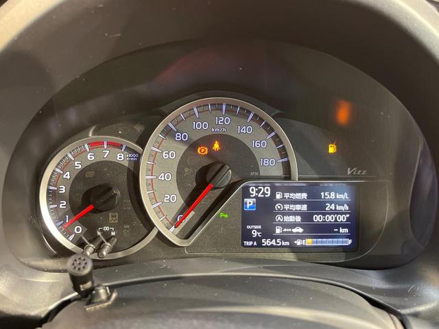 ヴィッツ ジュエラ　セーフティセンス　オプションＬＥＤ　９型ナビ　バックカメラ　クリアランスソナー　スマートキー　ドラレコ　Ｂｌｕｅｔｏｏｔｈ　オプション純正１５アルミ　ステアリングスイッチ　ワンオーナー　禁煙車（23枚目）