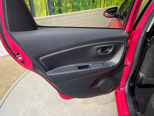 ヴィッツ ジュエラ　セーフティセンス　オプションＬＥＤ　９型ナビ　バックカメラ　クリアランスソナー　スマートキー　ドラレコ　Ｂｌｕｅｔｏｏｔｈ　オプション純正１５アルミ　ステアリングスイッチ　ワンオーナー　禁煙車（41枚目）