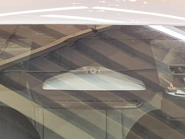 プリウス X セーフティセンス 純正8型ディスプレイオーディオ バックカメラ クリアランスソナー レーダークルーズ ブラインドスポットモニター ドラレコ ETC2.0 LEDヘッド 革巻きステリング 禁煙車(3枚目)