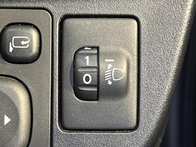 アクア S 純正ナビ バックカメラ ETC車載器 オートエアコン キーレスエントリー プライバシーガラス リアワイパー 15インチアルミ ステアリングスイッチ 電動格納ミラー ワンオーナー 禁煙車(31枚目)