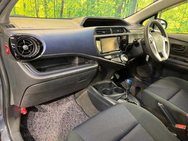 アクア S 純正ナビ バックカメラ ETC車載器 オートエアコン キーレスエントリー プライバシーガラス リアワイパー 15インチアルミ ステアリングスイッチ 電動格納ミラー ワンオーナー 禁煙車(41枚目)