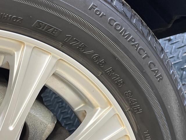 アクア S 純正ナビ バックカメラ ETC車載器 オートエアコン キーレスエントリー プライバシーガラス リアワイパー 15インチアルミ ステアリングスイッチ 電動格納ミラー ワンオーナー 禁煙車(59枚目)