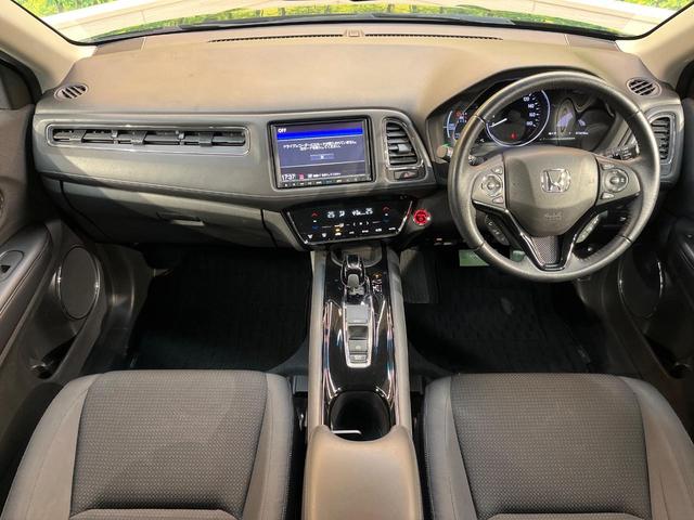 ヴェゼル ハイブリッドＸ・ホンダセンシング　ホンダセンシング　純正８型ナビ　バックカメラ　アダプティブクルーズ　タッチパネル式オートエアコン　ＥＴＣ　革巻きステリング　ＬＥＤヘッド　純正１６アルミ　ステアリングスイッチ　車線逸脱警報　禁煙車（2枚目）