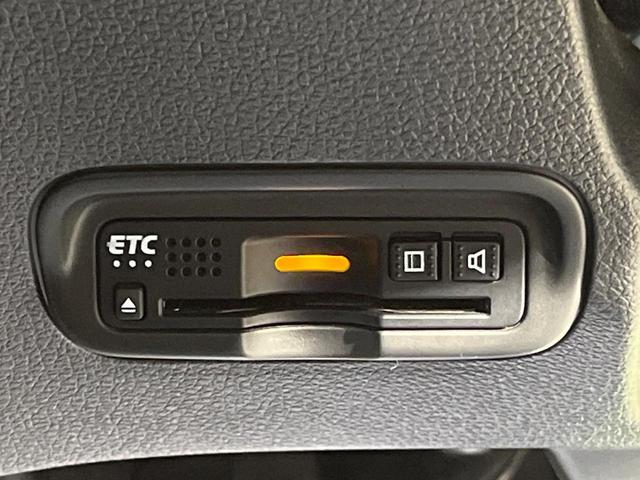 ヴェゼル ハイブリッドＸ・ホンダセンシング　ホンダセンシング　純正８型ナビ　バックカメラ　アダプティブクルーズ　タッチパネル式オートエアコン　ＥＴＣ　革巻きステリング　ＬＥＤヘッド　純正１６アルミ　ステアリングスイッチ　車線逸脱警報　禁煙車（8枚目）