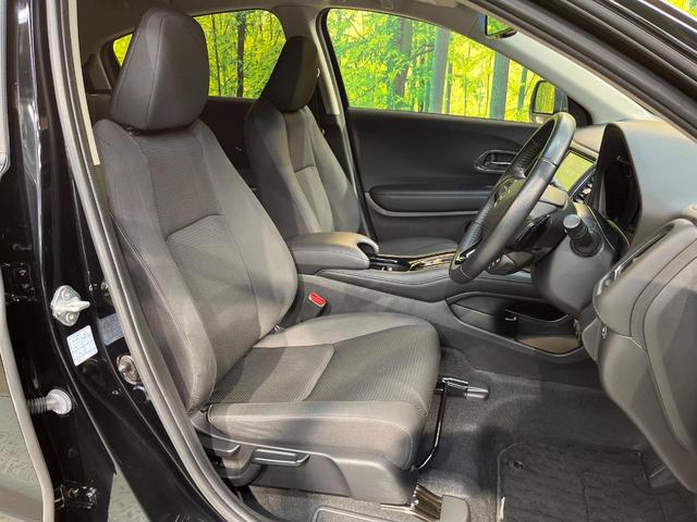 ヴェゼル ハイブリッドＸ・ホンダセンシング　ホンダセンシング　純正８型ナビ　バックカメラ　アダプティブクルーズ　タッチパネル式オートエアコン　ＥＴＣ　革巻きステリング　ＬＥＤヘッド　純正１６アルミ　ステアリングスイッチ　車線逸脱警報　禁煙車（10枚目）