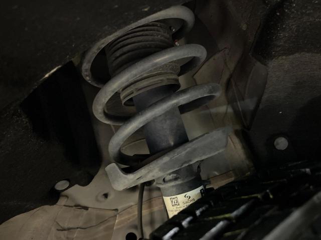 ヴェゼル ハイブリッドＸ・ホンダセンシング　ホンダセンシング　純正８型ナビ　バックカメラ　アダプティブクルーズ　タッチパネル式オートエアコン　ＥＴＣ　革巻きステリング　ＬＥＤヘッド　純正１６アルミ　ステアリングスイッチ　車線逸脱警報　禁煙車（20枚目）