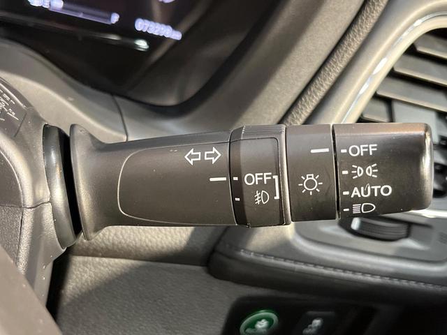 ヴェゼル ハイブリッドＸ・ホンダセンシング　ホンダセンシング　純正８型ナビ　バックカメラ　アダプティブクルーズ　タッチパネル式オートエアコン　ＥＴＣ　革巻きステリング　ＬＥＤヘッド　純正１６アルミ　ステアリングスイッチ　車線逸脱警報　禁煙車（31枚目）