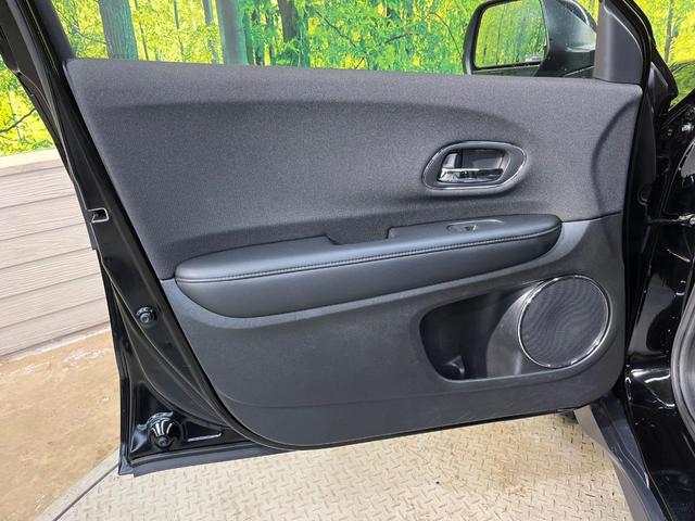 ヴェゼル ハイブリッドＸ・ホンダセンシング　ホンダセンシング　純正８型ナビ　バックカメラ　アダプティブクルーズ　タッチパネル式オートエアコン　ＥＴＣ　革巻きステリング　ＬＥＤヘッド　純正１６アルミ　ステアリングスイッチ　車線逸脱警報　禁煙車（40枚目）