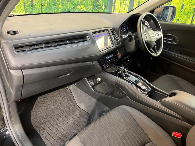 ヴェゼル ハイブリッドＸ・ホンダセンシング　ホンダセンシング　純正８型ナビ　バックカメラ　アダプティブクルーズ　タッチパネル式オートエアコン　ＥＴＣ　革巻きステリング　ＬＥＤヘッド　純正１６アルミ　ステアリングスイッチ　車線逸脱警報　禁煙車（47枚目）