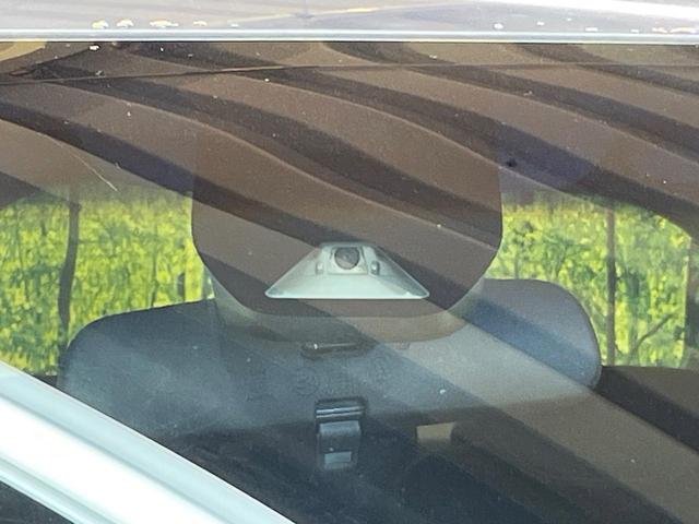 オデッセイハイブリッド ハイブリッドアブソルート・ホンダセンシングＥＸパック　ホンダセンシング　メーカーナビ　全周囲カメラ　両側電動ドア　アダプティブクルーズ　ブラインドスポットモニター　リアオートエアコン　ハーフレザー　ＬＥＤヘッド　純正１７アルミ　ＥＴＣ　禁煙車（6枚目）