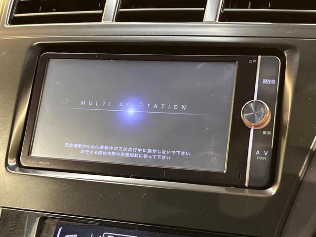 プリウスアルファ Ｓ　チューン　ブラック　純正ナビ　Ｂｌｕｅｔｏｏｔｈ　オプションＬＥＤヘッド　ＥＴＣ車載器　オートエアコン　オートライト　革巻きステリング　メッキドアハンドル　ブラックインテリア　純正１６アルミ　禁煙車（3枚目）