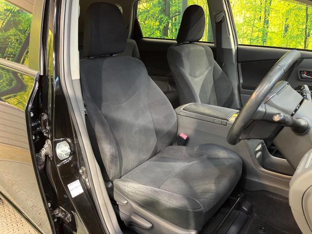 プリウスアルファ Ｓ　チューン　ブラック　純正ナビ　Ｂｌｕｅｔｏｏｔｈ　オプションＬＥＤヘッド　ＥＴＣ車載器　オートエアコン　オートライト　革巻きステリング　メッキドアハンドル　ブラックインテリア　純正１６アルミ　禁煙車（9枚目）