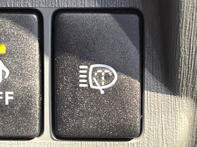 プリウスアルファ Ｓ　チューン　ブラック　純正ナビ　Ｂｌｕｅｔｏｏｔｈ　オプションＬＥＤヘッド　ＥＴＣ車載器　オートエアコン　オートライト　革巻きステリング　メッキドアハンドル　ブラックインテリア　純正１６アルミ　禁煙車（26枚目）