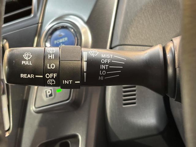 プリウスアルファ Ｓ　チューン　ブラック　純正ナビ　Ｂｌｕｅｔｏｏｔｈ　オプションＬＥＤヘッド　ＥＴＣ車載器　オートエアコン　オートライト　革巻きステリング　メッキドアハンドル　ブラックインテリア　純正１６アルミ　禁煙車（32枚目）
