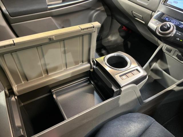 プリウスアルファ Ｓ　チューン　ブラック　純正ナビ　Ｂｌｕｅｔｏｏｔｈ　オプションＬＥＤヘッド　ＥＴＣ車載器　オートエアコン　オートライト　革巻きステリング　メッキドアハンドル　ブラックインテリア　純正１６アルミ　禁煙車（36枚目）