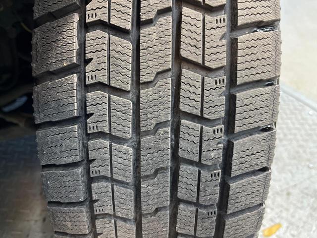 プリウスアルファ Ｓ　チューン　ブラック　純正ナビ　Ｂｌｕｅｔｏｏｔｈ　オプションＬＥＤヘッド　ＥＴＣ車載器　オートエアコン　オートライト　革巻きステリング　メッキドアハンドル　ブラックインテリア　純正１６アルミ　禁煙車（62枚目）