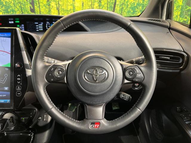 プリウスＰＨＶ Ｓナビパッケージ・ＧＲスポーツ　セーフティセンス　メーカー１１．３インチナビ　バックカメラ　レーダークルーズ　シートヒーター　ＥＴＣ　ハーフレザー　ＬＥＤヘッド　純正１８アルミ　ドラレコ　ステアリングスイッチ　禁煙車（9枚目）