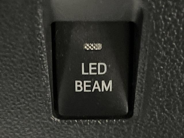 プリウスＰＨＶ Ｓナビパッケージ・ＧＲスポーツ　セーフティセンス　メーカー１１．３インチナビ　バックカメラ　レーダークルーズ　シートヒーター　ＥＴＣ　ハーフレザー　ＬＥＤヘッド　純正１８アルミ　ドラレコ　ステアリングスイッチ　禁煙車（29枚目）