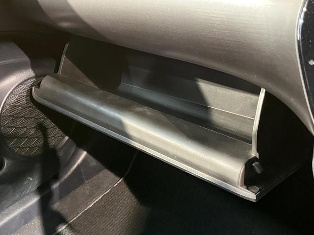 プリウスＰＨＶ Ｓナビパッケージ・ＧＲスポーツ　セーフティセンス　メーカー１１．３インチナビ　バックカメラ　レーダークルーズ　シートヒーター　ＥＴＣ　ハーフレザー　ＬＥＤヘッド　純正１８アルミ　ドラレコ　ステアリングスイッチ　禁煙車（42枚目）