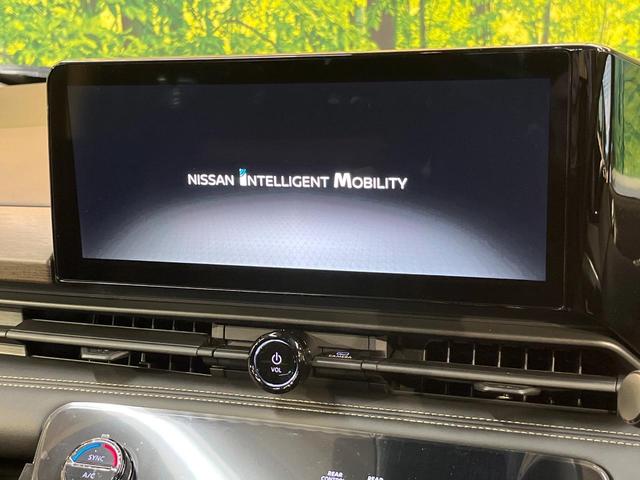 セレナ ｅ－パワー　ハイウェイスターＶ　登録済未使用車　衝突軽減　メーカー１２型ナビ　ＡｐｐｌｅＣａｒＰｌａｙ　全周囲カメラ　両側電動ドア　後方車輛検知　ＬＥＤ　純正１６アルミ　リアオートエアコン　ＥＴＣ　ドラレコ　ブレーキホールド（4枚目）