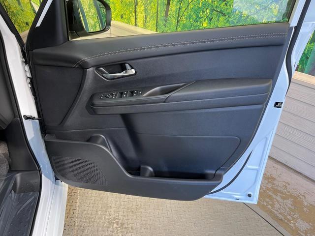 セレナ ｅ－パワー　ハイウェイスターＶ　登録済未使用車　衝突軽減　メーカー１２型ナビ　ＡｐｐｌｅＣａｒＰｌａｙ　全周囲カメラ　両側電動ドア　後方車輛検知　ＬＥＤ　純正１６アルミ　リアオートエアコン　ＥＴＣ　ドラレコ　ブレーキホールド（44枚目）