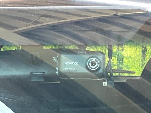 フィット １３Ｇ・Ｆパッケージ　純正ナビ　Ｂｌｕｅｔｏｏｔｈ　バックカメラ　スマートキー　ドラレコ　ＥＴＣ車載器　タッチパネル式オートエアコン　ブラックインテリア　１４インチアルミ　アイドリングストップ　ステアリングスイッチ　禁煙車（6枚目）