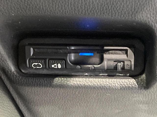 フィット １３Ｇ・Ｆパッケージ　純正ナビ　Ｂｌｕｅｔｏｏｔｈ　バックカメラ　スマートキー　ドラレコ　ＥＴＣ車載器　タッチパネル式オートエアコン　ブラックインテリア　１４インチアルミ　アイドリングストップ　ステアリングスイッチ　禁煙車（7枚目）