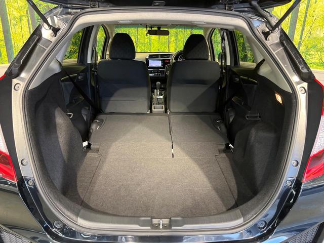 フィット １３Ｇ・Ｆパッケージ　純正ナビ　Ｂｌｕｅｔｏｏｔｈ　バックカメラ　スマートキー　ドラレコ　ＥＴＣ車載器　タッチパネル式オートエアコン　ブラックインテリア　１４インチアルミ　アイドリングストップ　ステアリングスイッチ　禁煙車（11枚目）