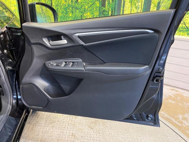 フィット １３Ｇ・Ｆパッケージ　純正ナビ　Ｂｌｕｅｔｏｏｔｈ　バックカメラ　スマートキー　ドラレコ　ＥＴＣ車載器　タッチパネル式オートエアコン　ブラックインテリア　１４インチアルミ　アイドリングストップ　ステアリングスイッチ　禁煙車（37枚目）