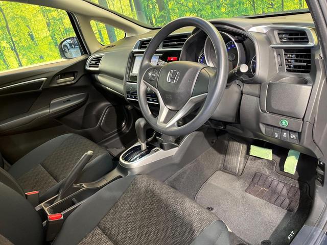 フィット １３Ｇ・Ｆパッケージ　純正ナビ　Ｂｌｕｅｔｏｏｔｈ　バックカメラ　スマートキー　ドラレコ　ＥＴＣ車載器　タッチパネル式オートエアコン　ブラックインテリア　１４インチアルミ　アイドリングストップ　ステアリングスイッチ　禁煙車（42枚目）