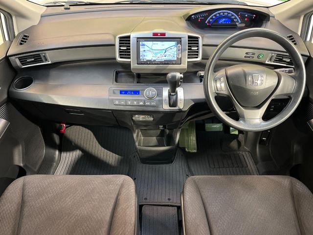 フリード Ｇ　ジャストセレクション　７人乗り　純正ナビ　バックカメラ　Ｂｌｕｅｔｏｏｔｈ　電動スライドドア　ドラレコ　ＥＴＣ　スマートキー　オートエアコン　ＨＩＤヘッド　純正１５アルミ　ステリングスイッチ　ワンオーナー（2枚目）