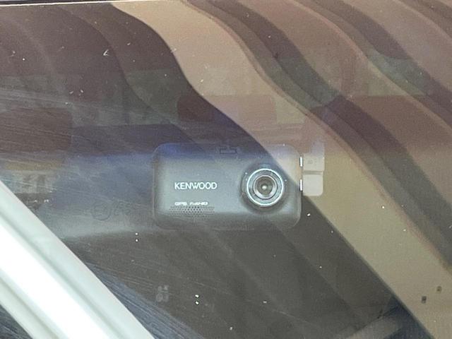 フリード Ｇ　ジャストセレクション　７人乗り　純正ナビ　バックカメラ　Ｂｌｕｅｔｏｏｔｈ　電動スライドドア　ドラレコ　ＥＴＣ　スマートキー　オートエアコン　ＨＩＤヘッド　純正１５アルミ　ステリングスイッチ　ワンオーナー（6枚目）