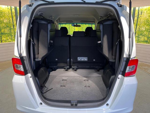 フリード Ｇ　ジャストセレクション　７人乗り　純正ナビ　バックカメラ　Ｂｌｕｅｔｏｏｔｈ　電動スライドドア　ドラレコ　ＥＴＣ　スマートキー　オートエアコン　ＨＩＤヘッド　純正１５アルミ　ステリングスイッチ　ワンオーナー（12枚目）