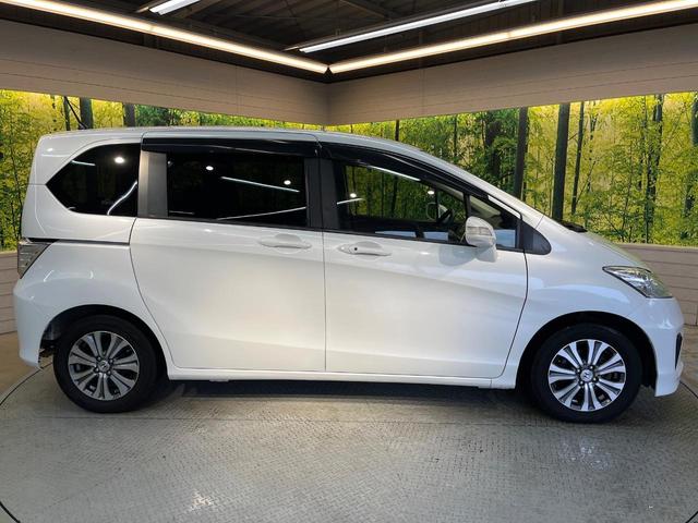 フリード Ｇ　ジャストセレクション　７人乗り　純正ナビ　バックカメラ　Ｂｌｕｅｔｏｏｔｈ　電動スライドドア　ドラレコ　ＥＴＣ　スマートキー　オートエアコン　ＨＩＤヘッド　純正１５アルミ　ステリングスイッチ　ワンオーナー（17枚目）