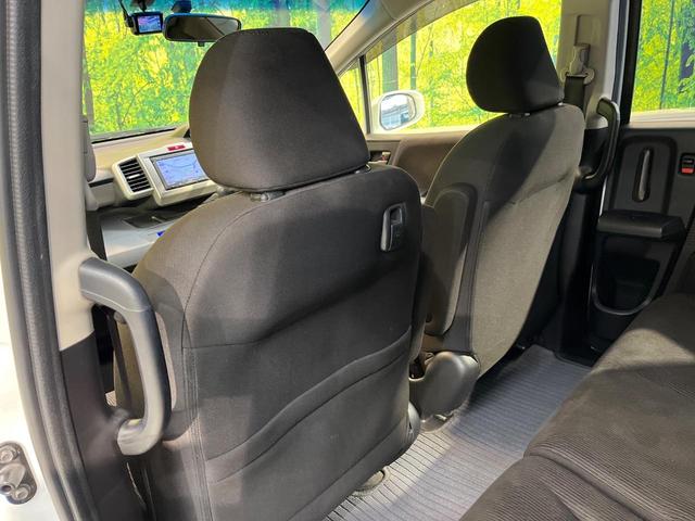 フリード Ｇ　ジャストセレクション　７人乗り　純正ナビ　バックカメラ　Ｂｌｕｅｔｏｏｔｈ　電動スライドドア　ドラレコ　ＥＴＣ　スマートキー　オートエアコン　ＨＩＤヘッド　純正１５アルミ　ステリングスイッチ　ワンオーナー（45枚目）