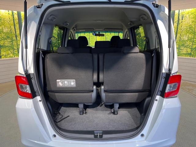 フリード Ｇ　ジャストセレクション　７人乗り　純正ナビ　バックカメラ　Ｂｌｕｅｔｏｏｔｈ　電動スライドドア　ドラレコ　ＥＴＣ　スマートキー　オートエアコン　ＨＩＤヘッド　純正１５アルミ　ステリングスイッチ　ワンオーナー（47枚目）