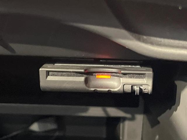 ノート Ｘ　ＤＩＧ－Ｓ　エマージェンシーブレーキパッケージ　衝突軽減ブレーキ　純正ナビ　バックカメラ　Ｂｌｕｅｔｏｏｔｈ　ドラレコ　ＥＴＣ　オートエアコン　インテリキー　車線逸脱警報　アイドリングストップ　ブラックインテリア　ＣＤ／ＤＶＤ再生　禁煙車（7枚目）