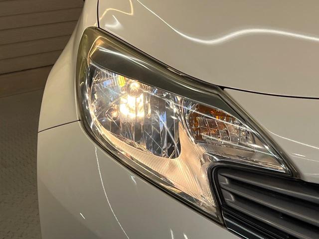 ノート Ｘ　純正ナビ　バックカメラ　Ｂｌｕｅｔｏｏｔｈ　インテリキー　アイドリングストップ　エアコン　電動格納ミラー　ヘッドライトレベライザー　パワーウィンドウ　禁煙車（12枚目）