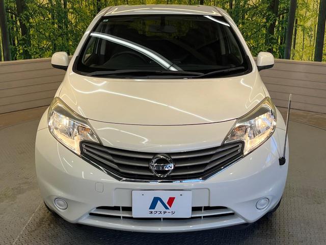 ノート Ｘ　純正ナビ　バックカメラ　Ｂｌｕｅｔｏｏｔｈ　インテリキー　アイドリングストップ　エアコン　電動格納ミラー　ヘッドライトレベライザー　パワーウィンドウ　禁煙車（14枚目）